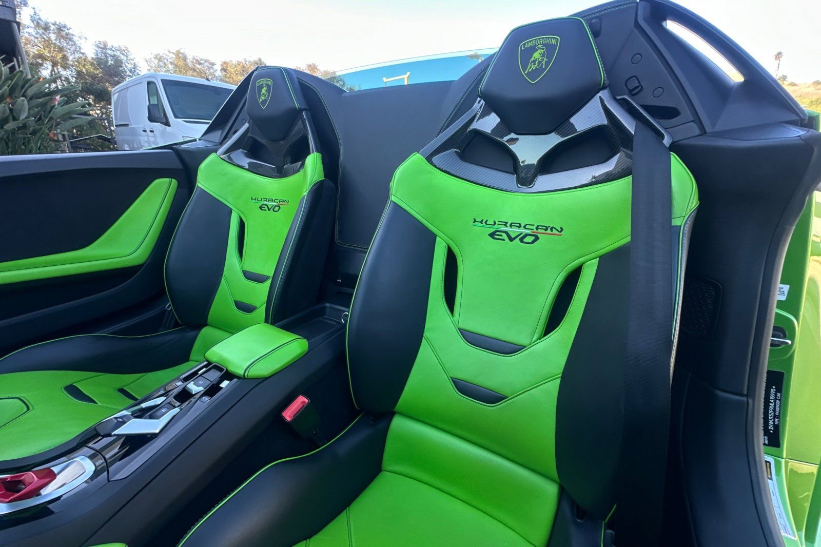 Used 2021 Lamborghini Huracan EVO image 12