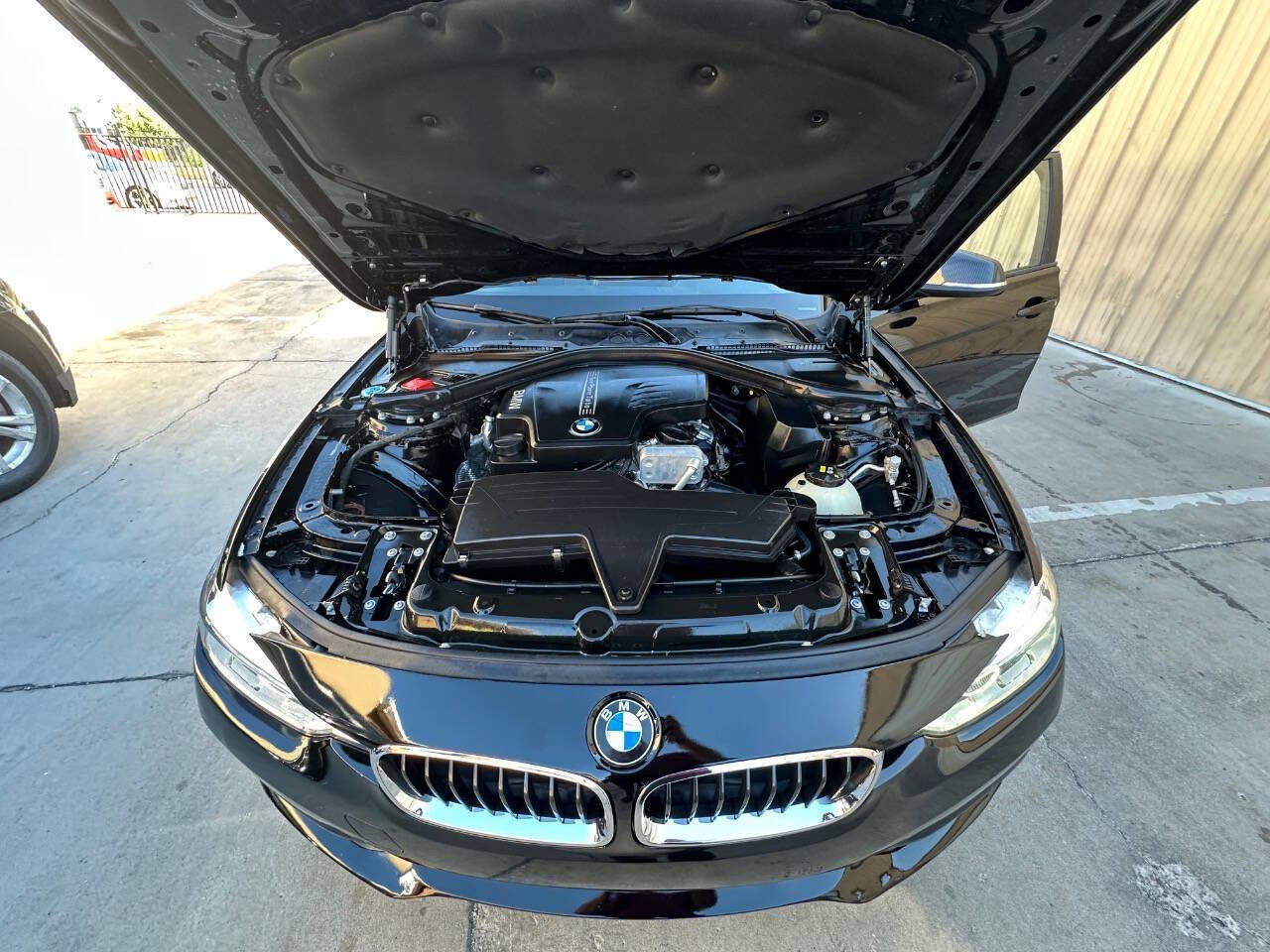 Used 2018 BMW 320i Sedan image 21