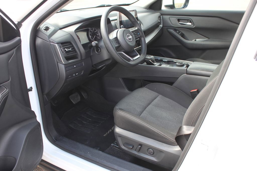 Used 2024 Nissan Rogue SV AWD/4WD image 12