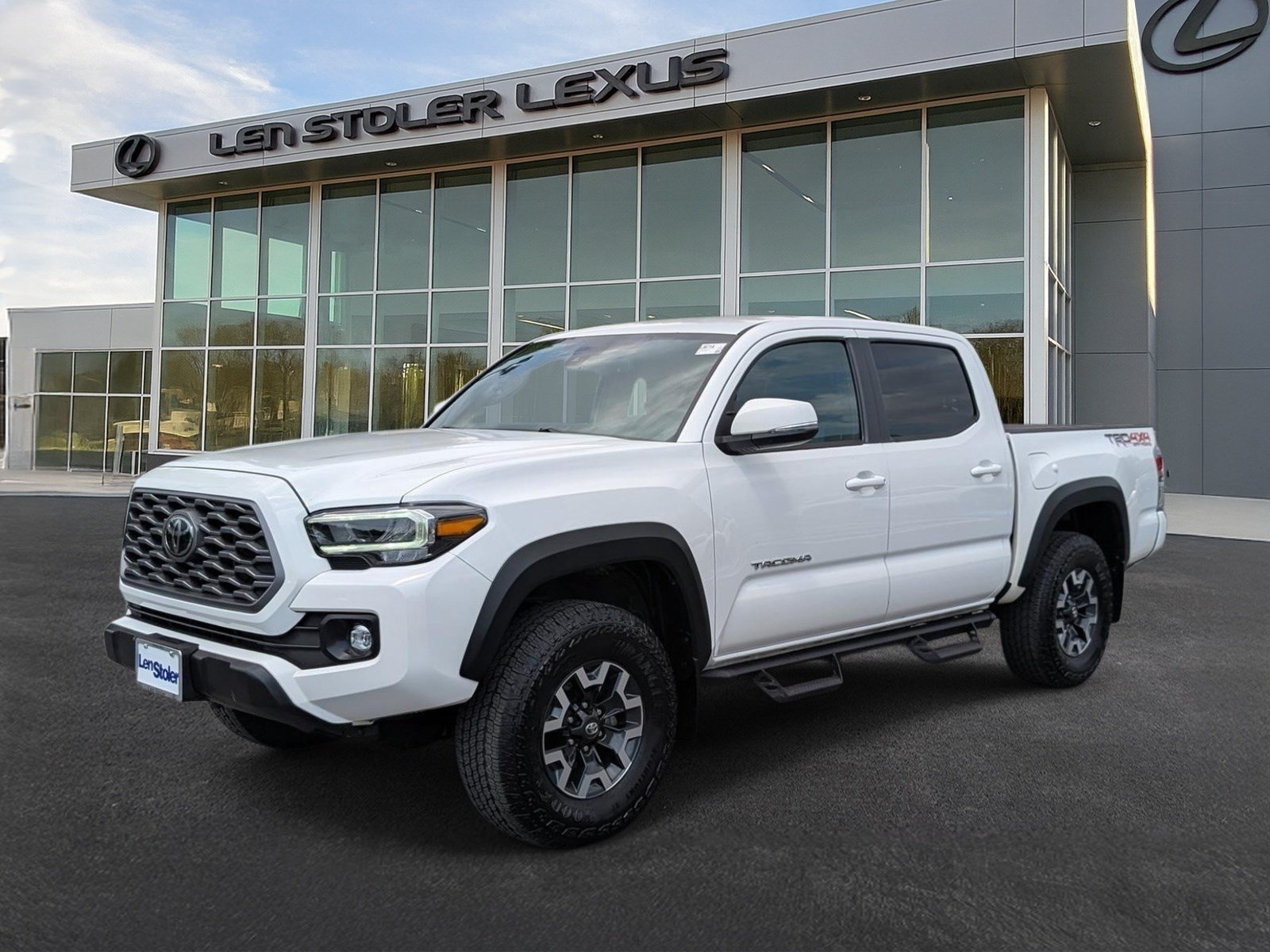 Used 2023 Toyota Tacoma TRD Off-Road w/ Technology Package AWD/4WD image 7