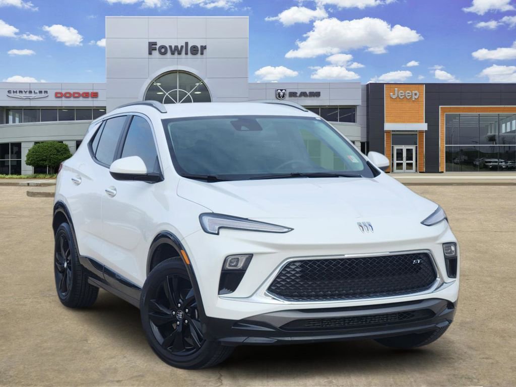 Used 2024 Buick Encore GX Sport Touring image 1