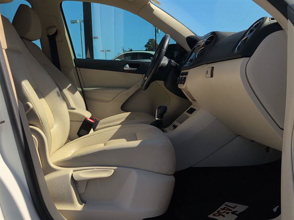 Used 2017 Volkswagen Tiguan S FWD image 14