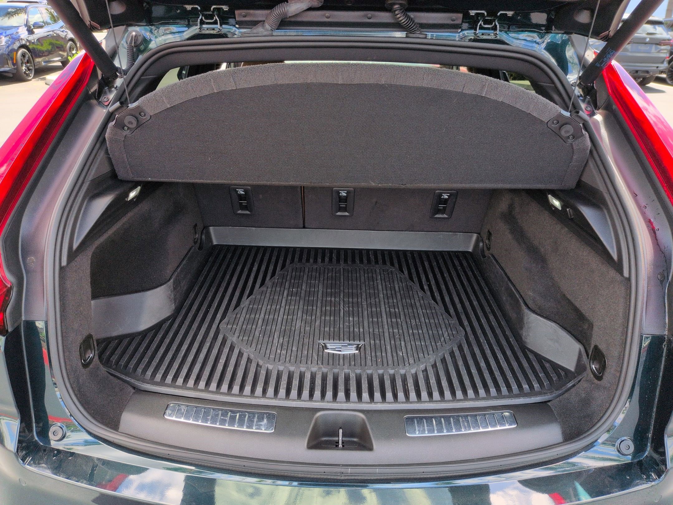 Used 2025 Cadillac XT4 Premium Luxury w/ Technology Package image 31