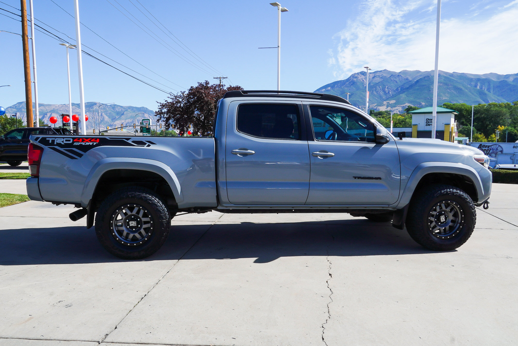 Certified 2018 Toyota Tacoma TRD Sport w/ Technology Package AWD/4WD image 9