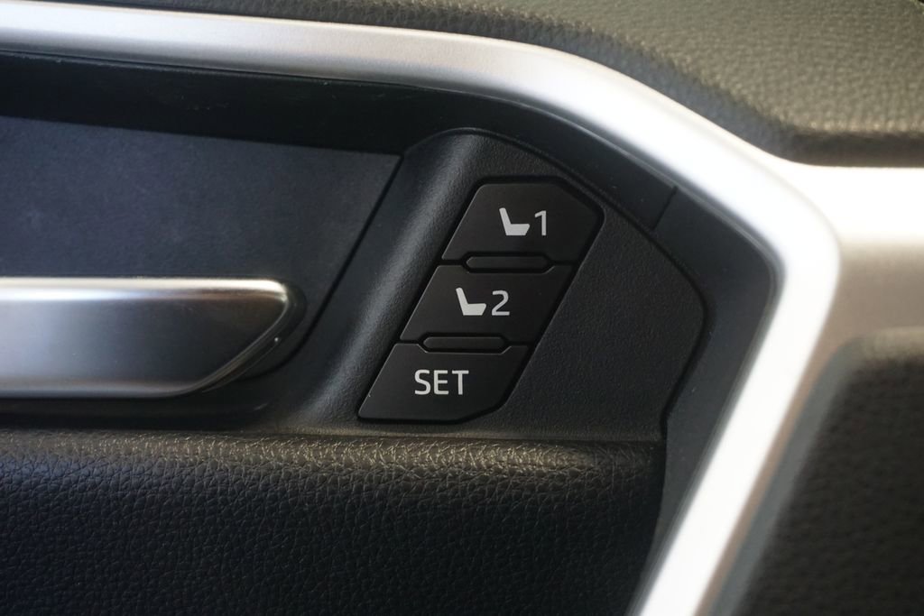 Used 2019 Toyota RAV4 Limited w/ Advanced Technology Package AWD/4WD image 6