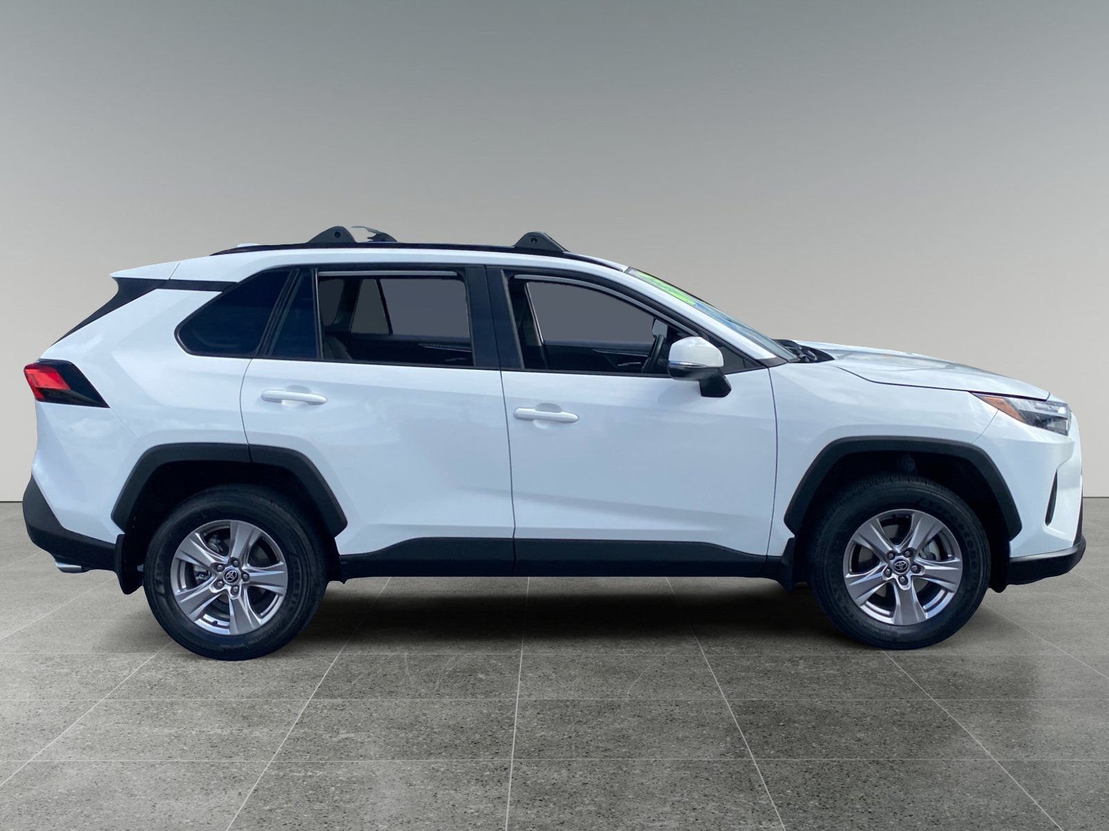 Used 2022 Toyota RAV4 XLE FWD image 6