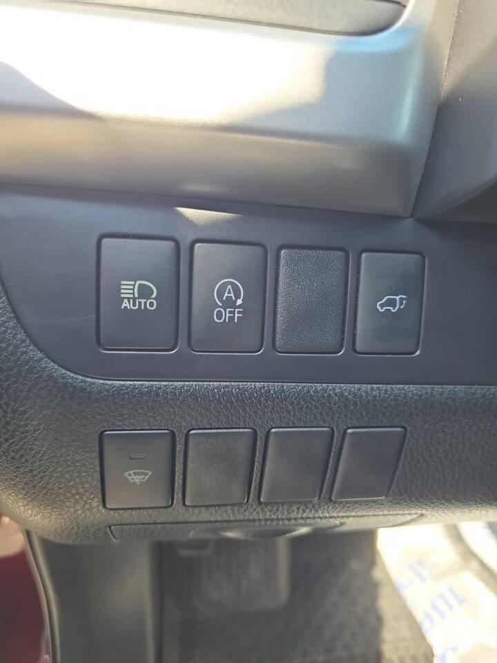 Used 2018 Toyota Highlander XLE AWD/4WD image 13