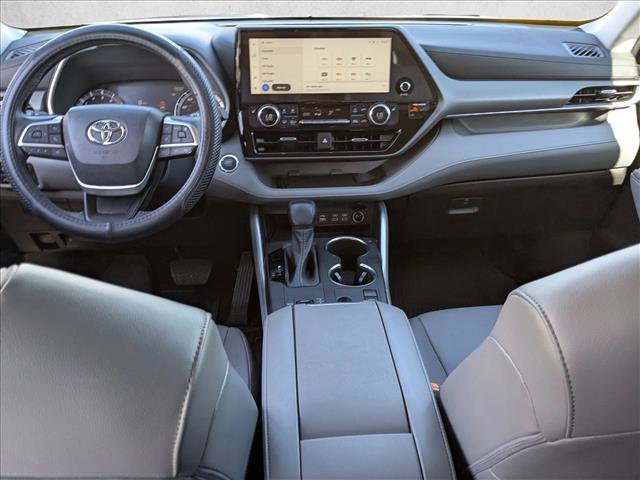 Used 2023 Toyota Highlander XLE image 17