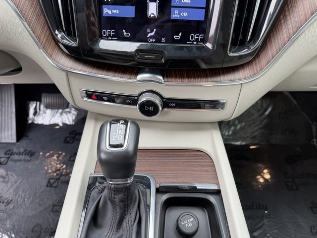 Used 2021 Volvo XC60 T5 Momentum w/ Climate Package image 17