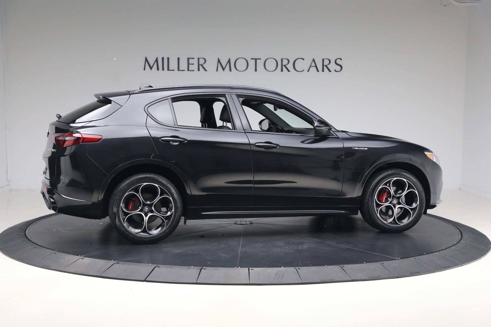 Used 2023 Alfa Romeo Stelvio Veloce AWD/4WD image 10