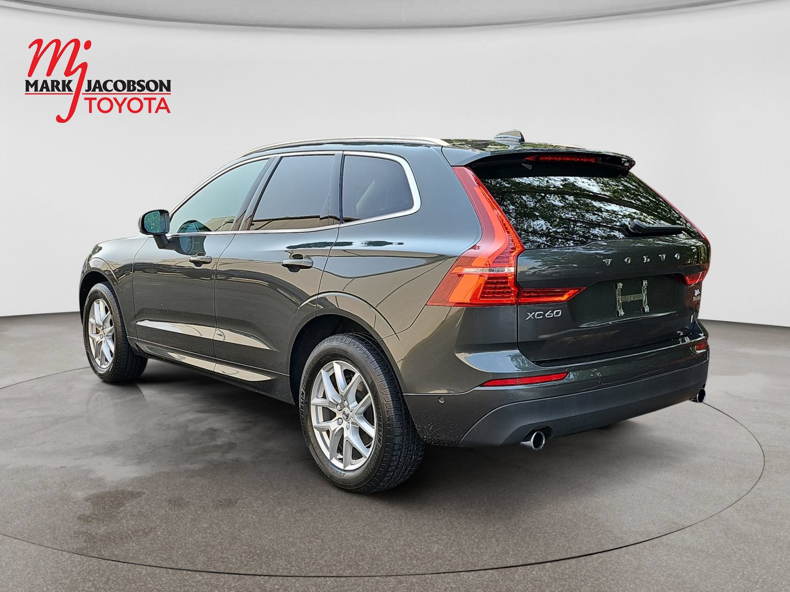 Used 2019 Volvo XC60 T5 Momentum w/ Premium Package FWD image 12