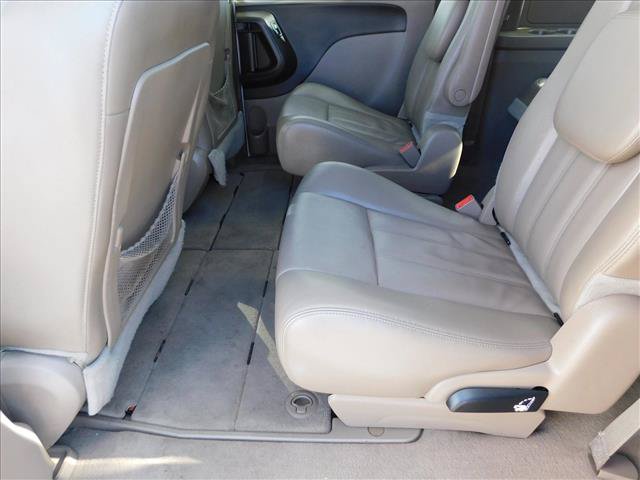 Used 2014 Chrysler Town & Country Touring FWD image 25