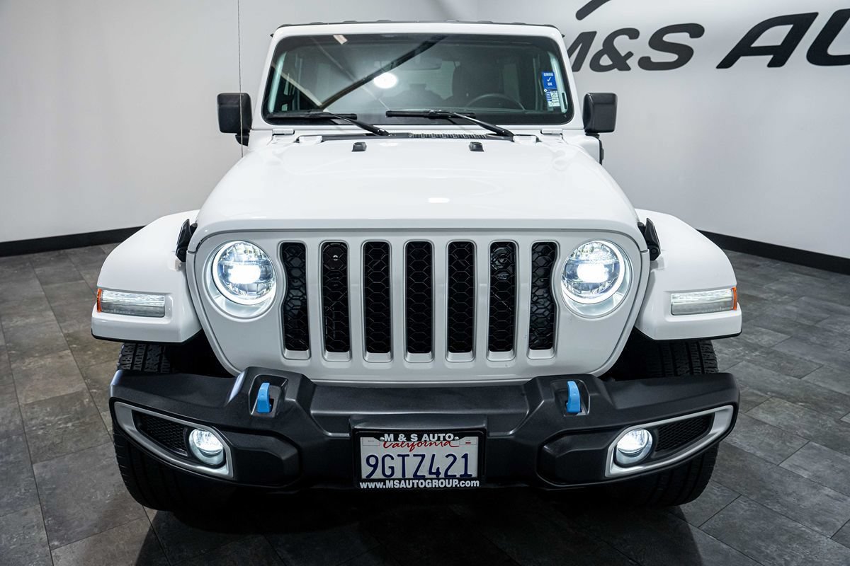 Used 2023 Jeep Wrangler Unlimited Sahara w/ Cold Weather Group AWD/4WD image 6