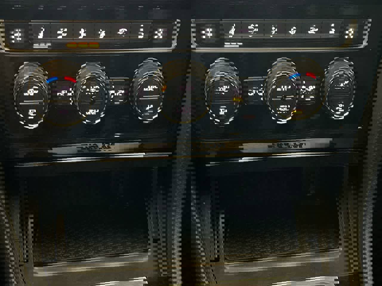 Used 2016 Volkswagen Golf R 4-Door image 18