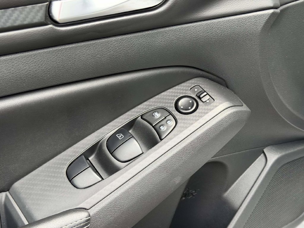 Used 2024 Nissan Altima 2.5 SV FWD image 25