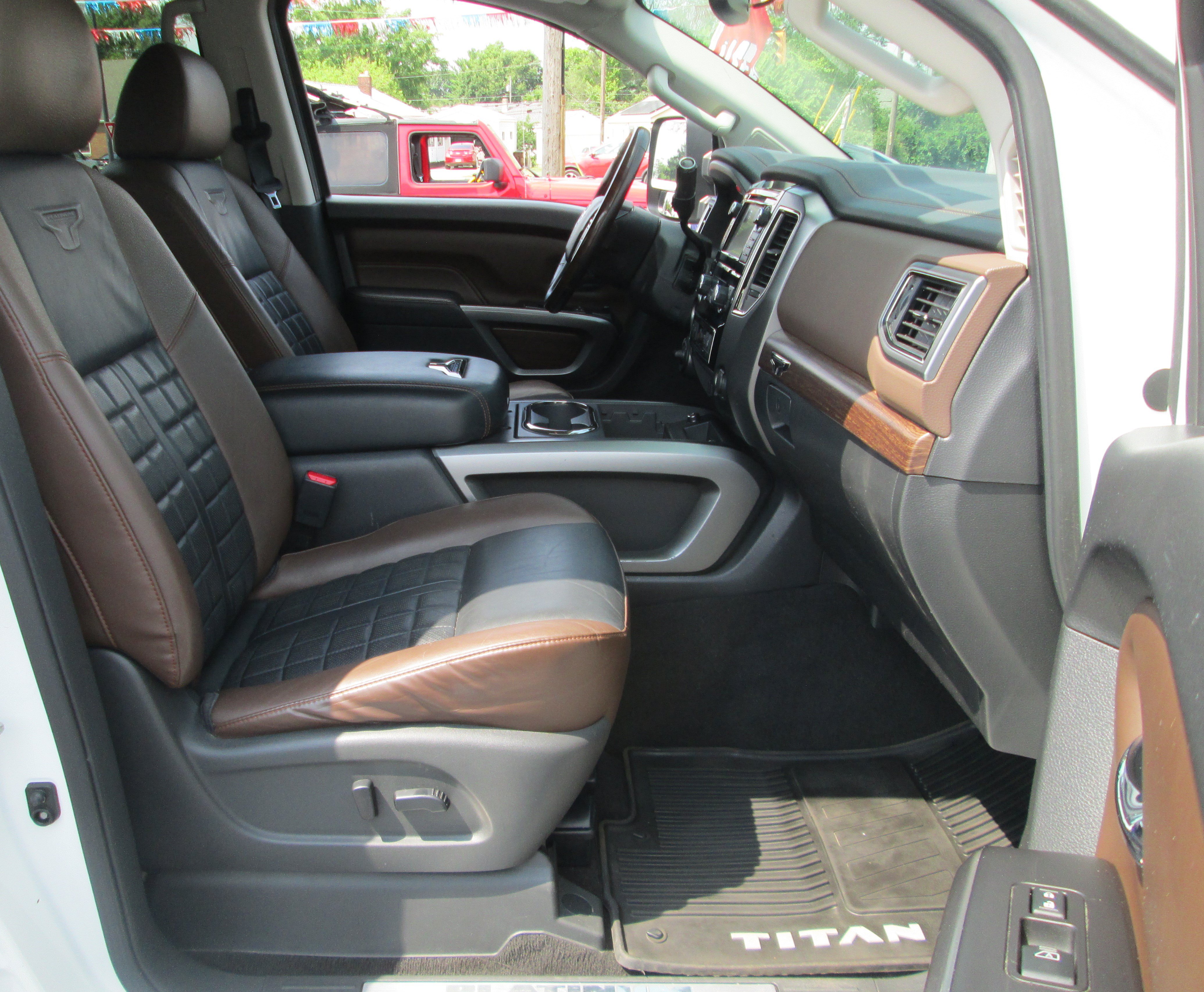 Used 2019 Nissan Titan Platinum Reserve w/ Platinum Utility Package AWD/4WD image 14