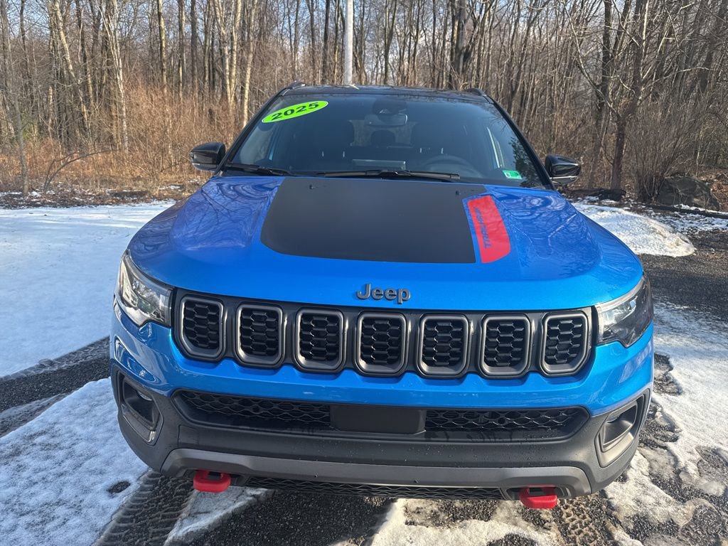 Used 2025 Jeep Compass Trailhawk image 2