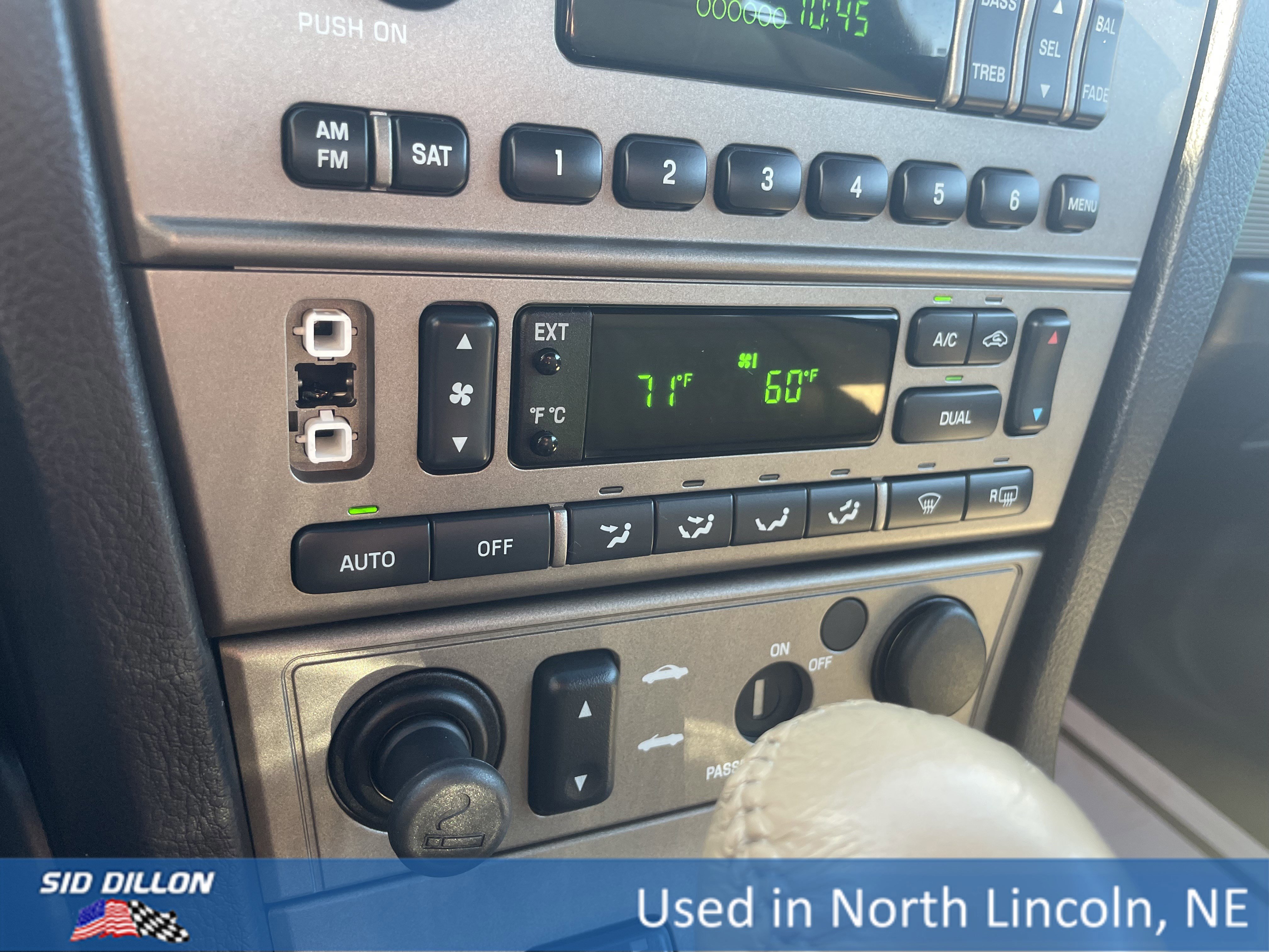 Used 2004 Ford Thunderbird Deluxe image 14