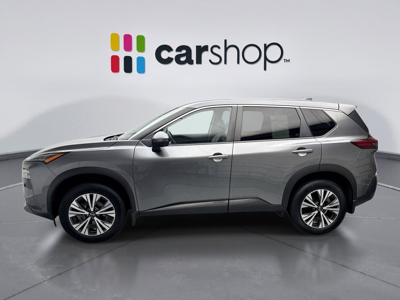 Used 2023 Nissan Rogue SV image 2