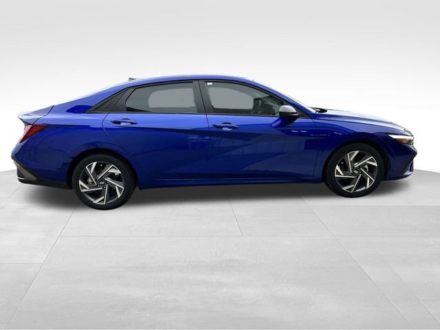 Used 2025 Hyundai Elantra Sport FWD image 2
