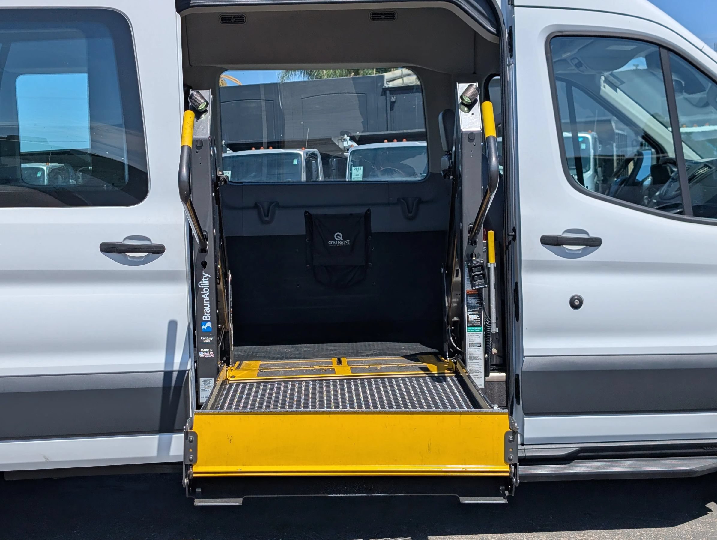 Used 2018 Ford Transit 350 XL RWD image 4