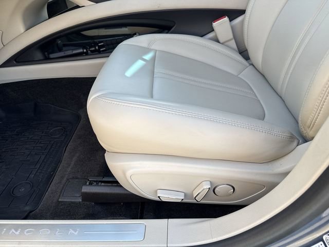 Used 2018 Lincoln MKZ Premiere FWD image 16