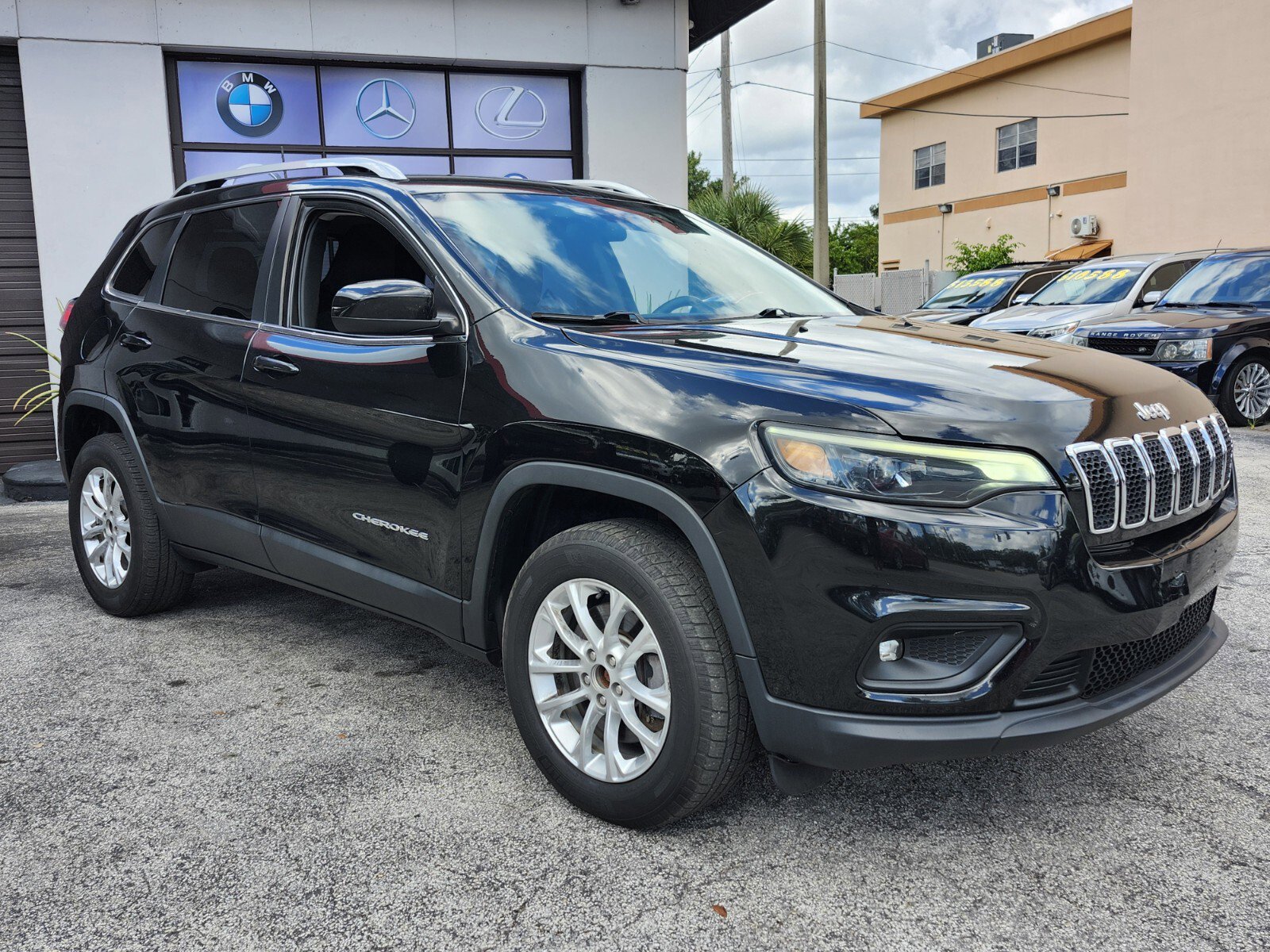 Used 2019 Jeep Cherokee Latitude w/ Popular Appearance Group image 15