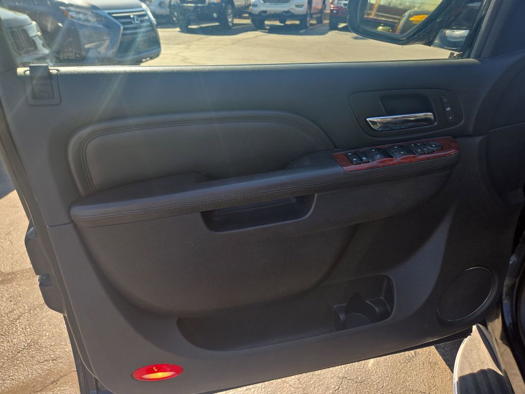 Used 2011 Cadillac Escalade EXT Luxury image 16