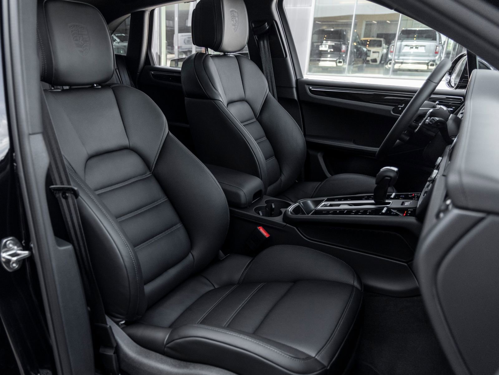 Certified 2026 Porsche Macan S AWD/4WD image 41