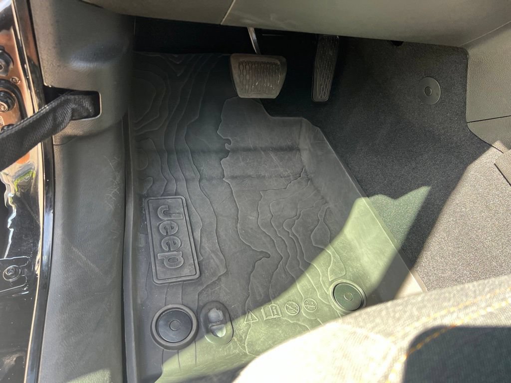 Certified 2025 Jeep Wrangler Sport AWD/4WD image 29