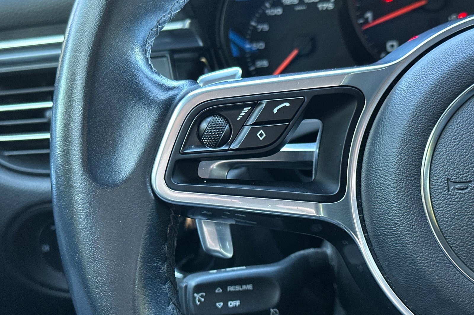 Used 2020 Porsche Macan AWD/4WD image 29