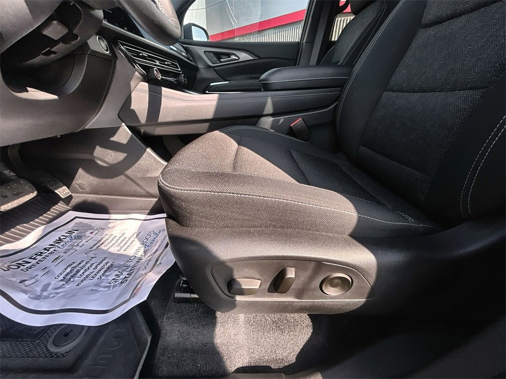 Used 2025 Chevrolet Traverse LT w/ LPO, Floor Liner Package image 18