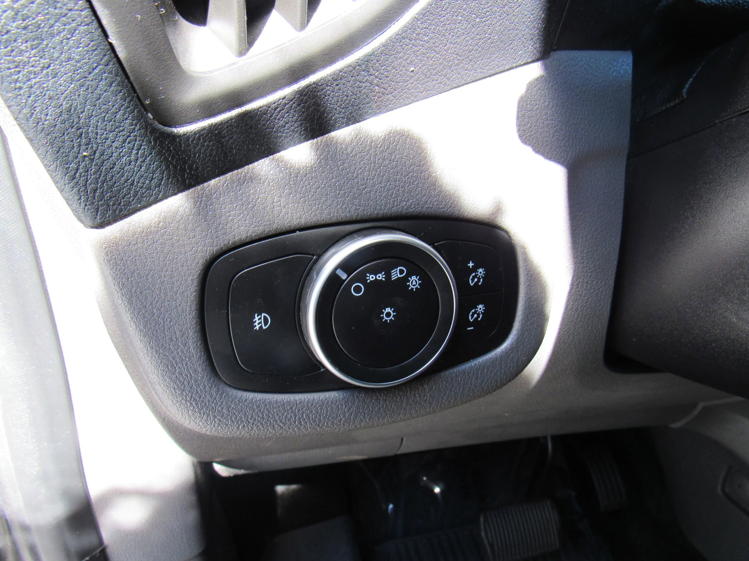 Used 2019 Ford Transit Connect XLT w/ Driver-Assist Package image 13