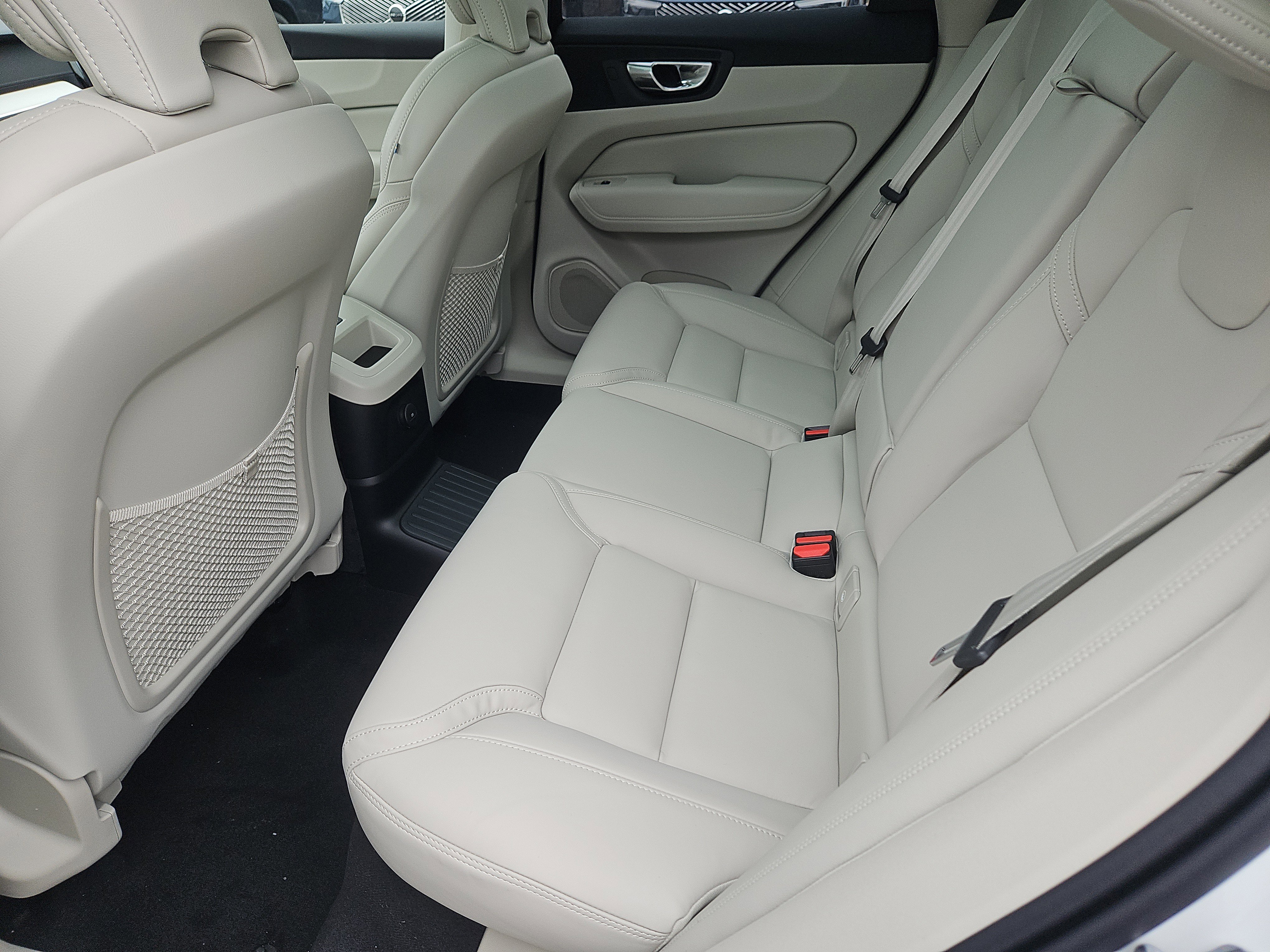 New 2026 Volvo XC60 T8 Ultra w/ Protection Package Premier image 22