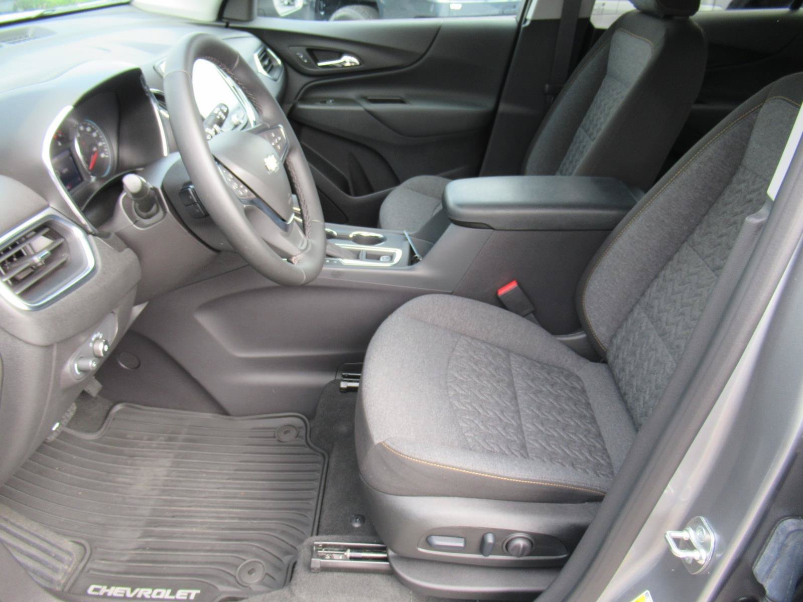 Used 2024 Chevrolet Equinox LT FWD image 17