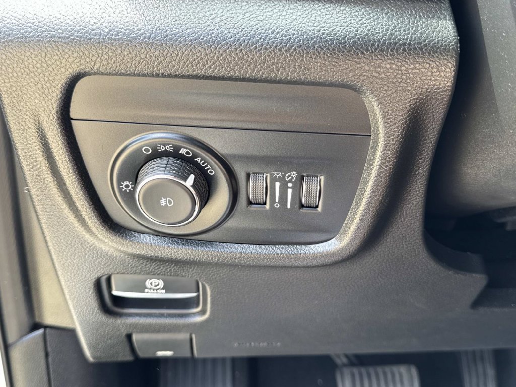 Used 2023 Jeep Grand Cherokee Limited AWD/4WD image 31