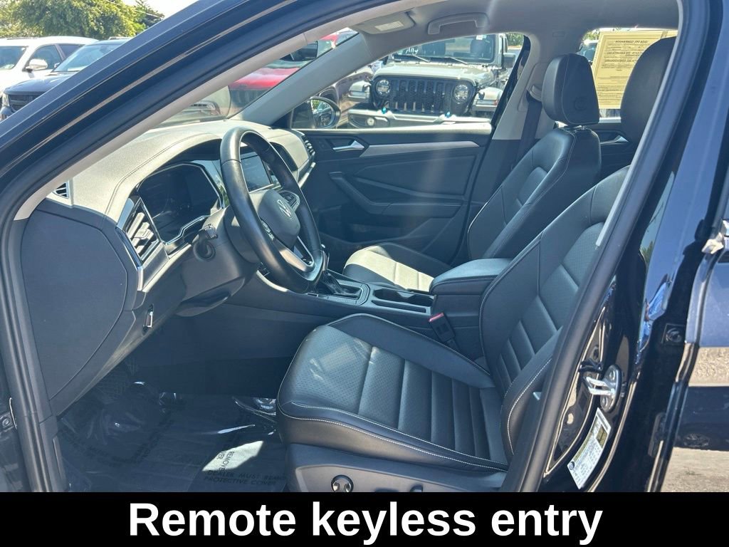 Used 2024 Volkswagen Jetta SE FWD image 10
