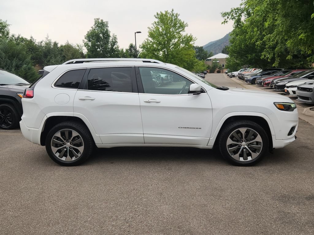 Used 2019 Jeep Cherokee Overland w/ Technology Group AWD/4WD image 2