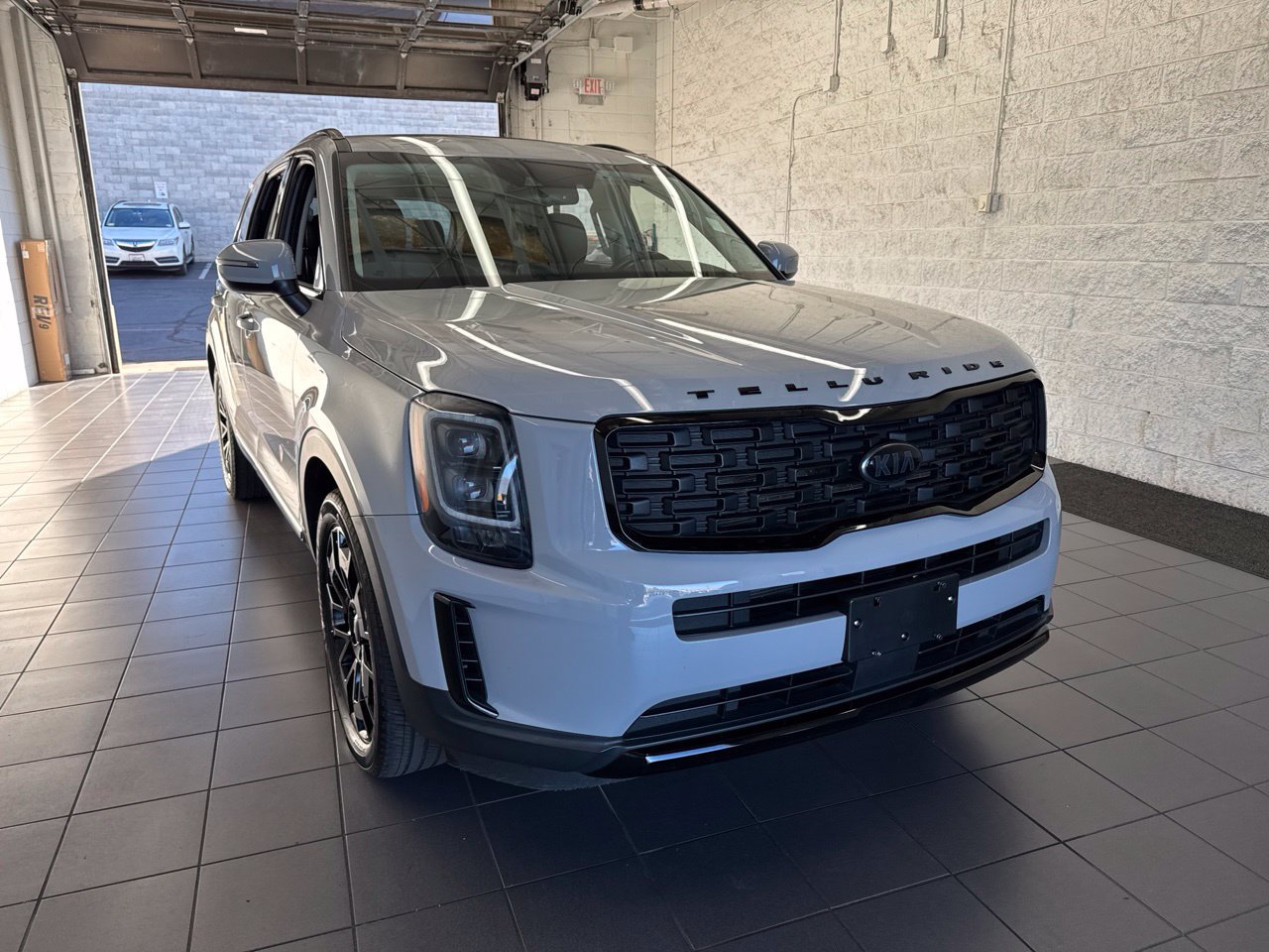 Used 2021 Kia Telluride EX w/ EX Premium Package AWD/4WD image 2