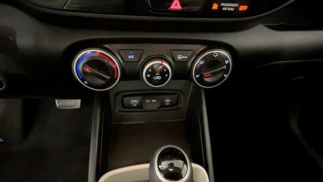 Used 2025 Hyundai Venue SE FWD image 26