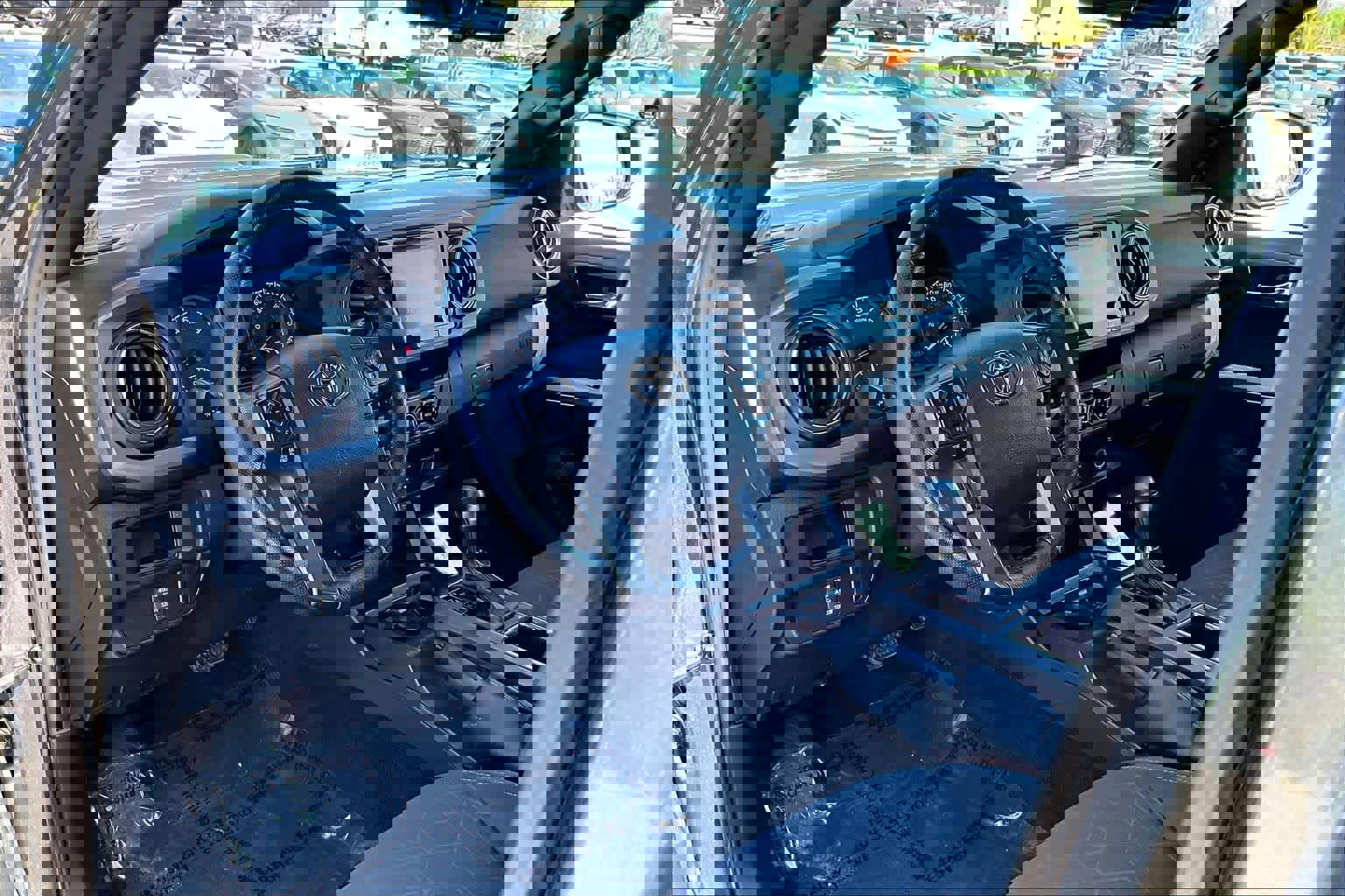 Used 2017 Toyota Tacoma TRD Sport w/ Tow Package (A/T) image 17