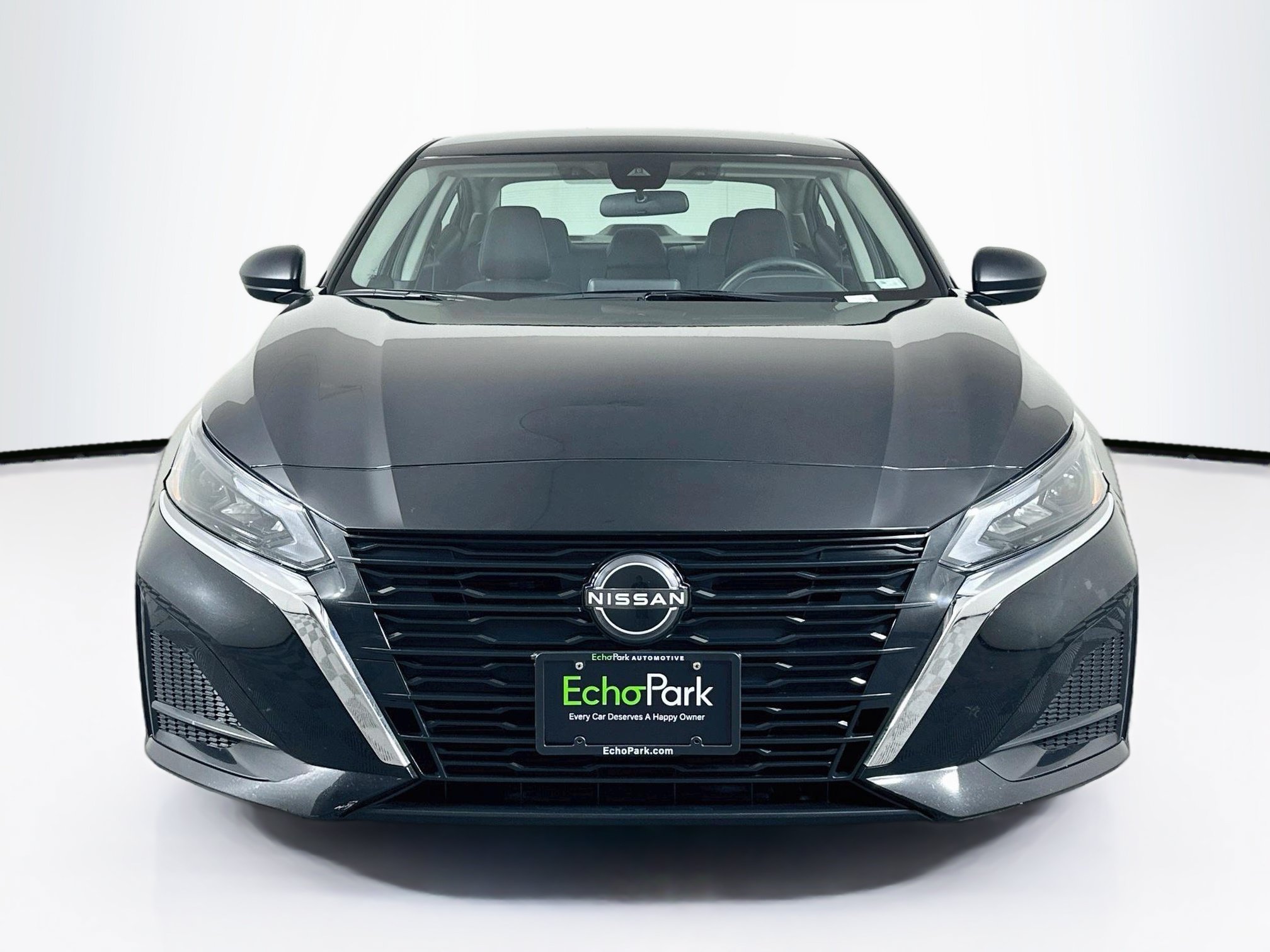 Used 2025 Nissan Altima 2.5 SV FWD image 2