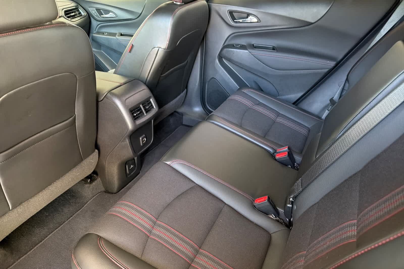 Used 2022 Chevrolet Equinox RS w/ Infotainment Package FWD image 4