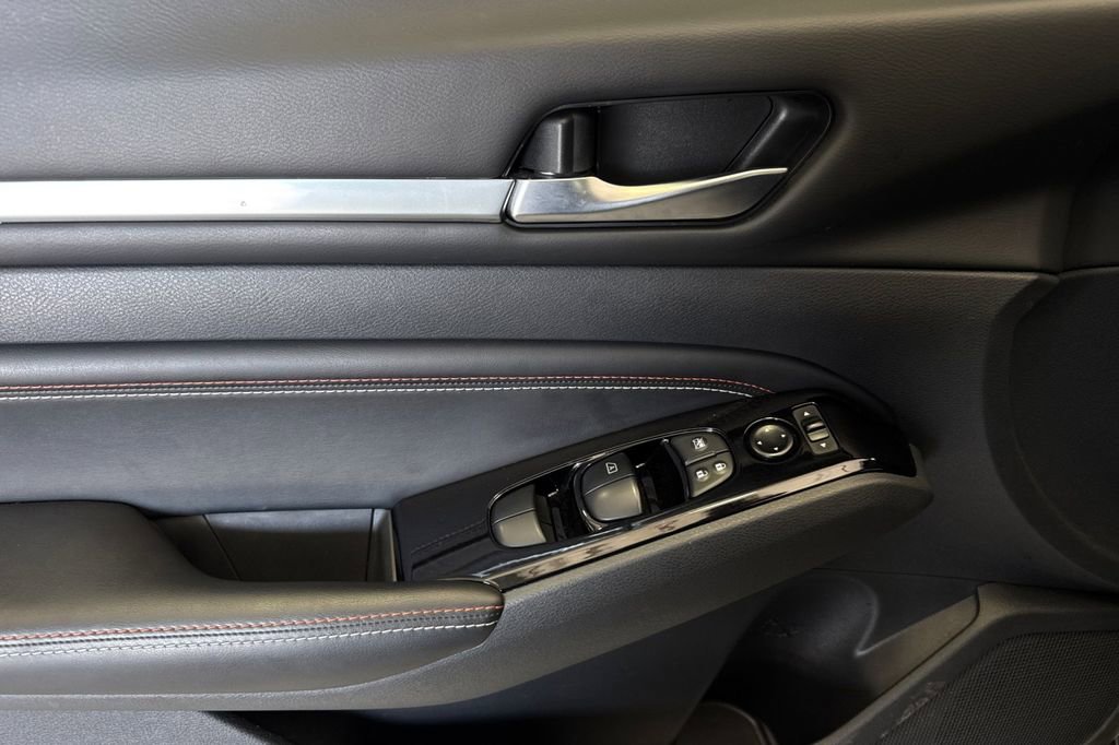 Used 2023 Nissan Altima 2.0 SR image 11