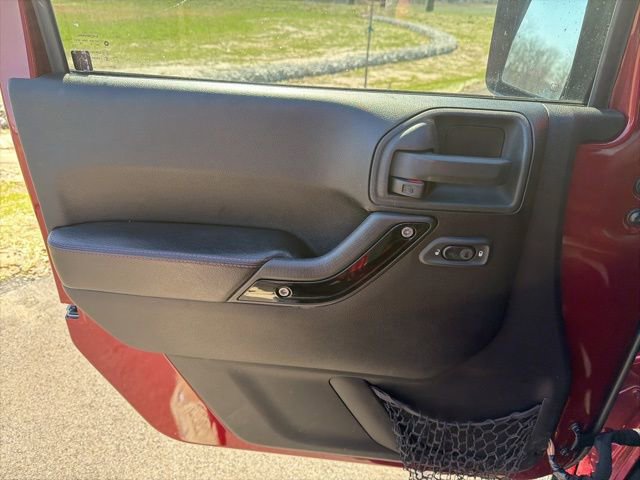 Used 2012 Jeep Wrangler Unlimited Sahara AWD/4WD image 18