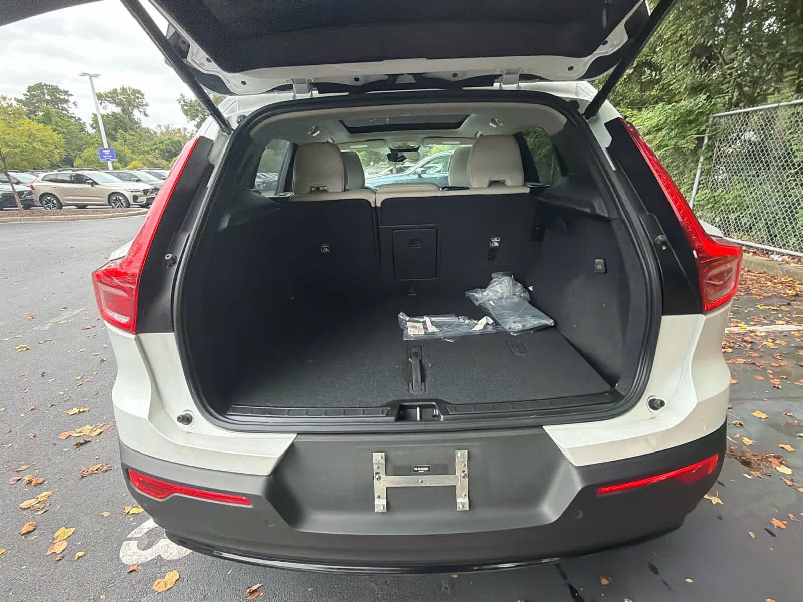 Used 2024 Volvo XC40 B5 Plus AWD/4WD image 23