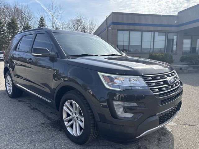 Certified 2017 Ford Explorer XLT image 2