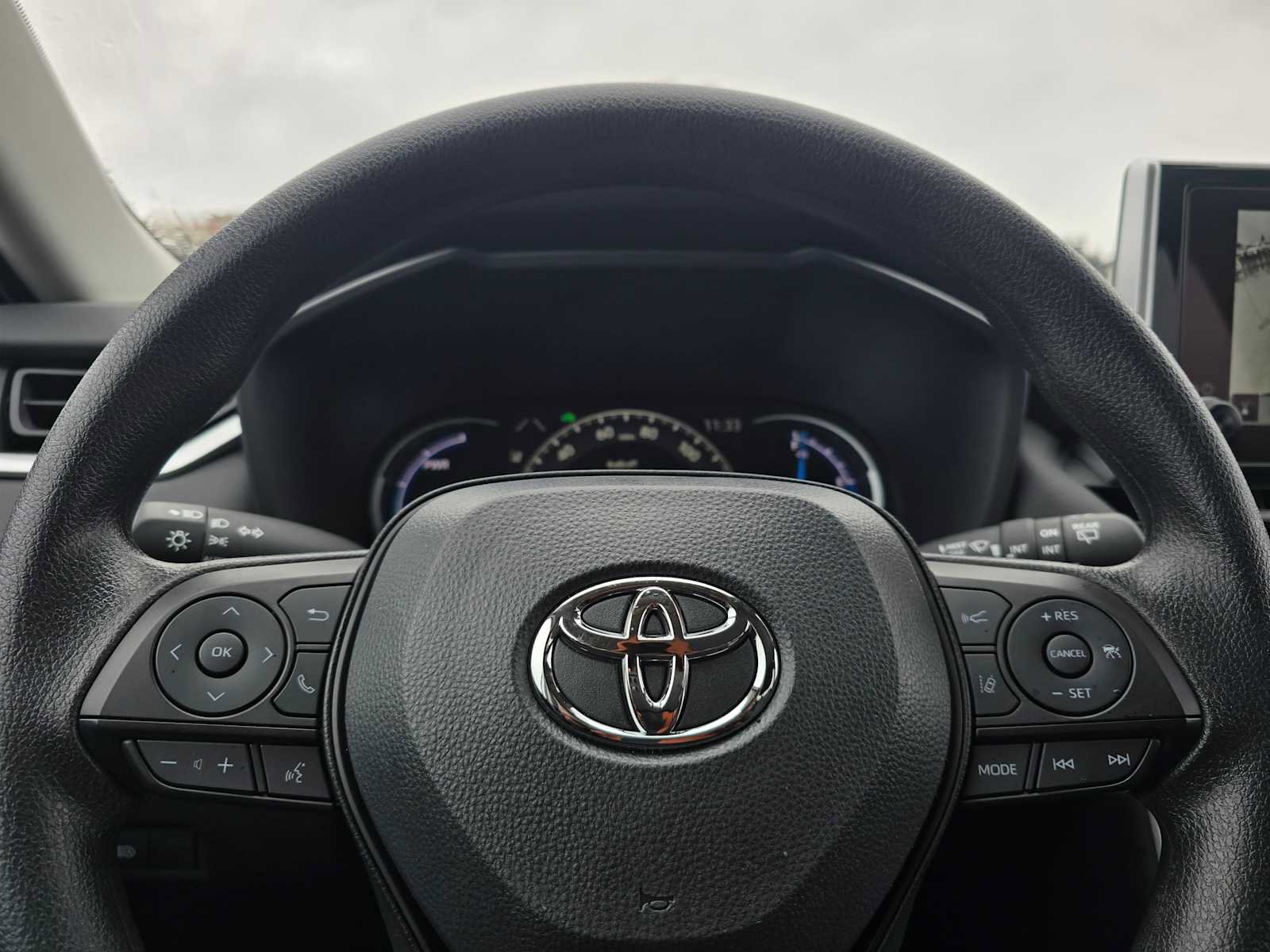 Certified 2025 Toyota RAV4 XLE image 31