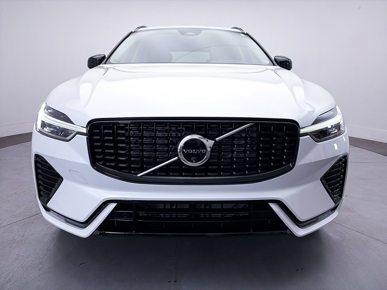 Used 2023 Volvo XC60 B5 Ultimate w/ Protection Package AWD/4WD image 37