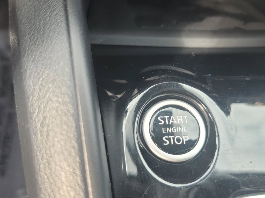 Used 2025 Nissan Versa SV FWD image 28